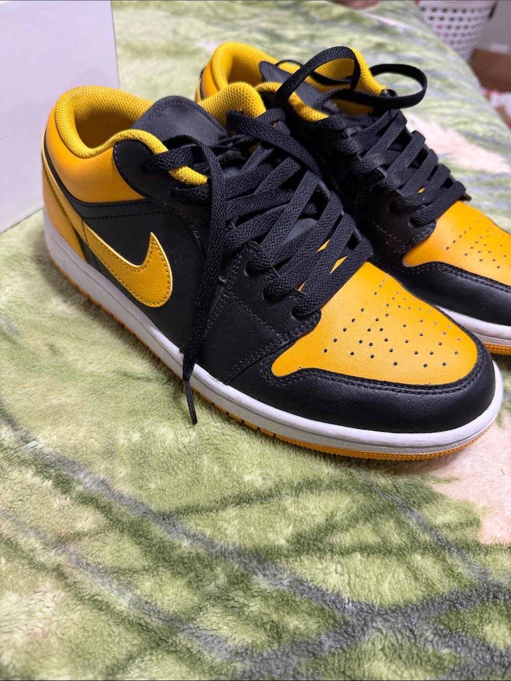 Nike Black and Yellow Low-Top Sneakers - Bold Swoosh Design